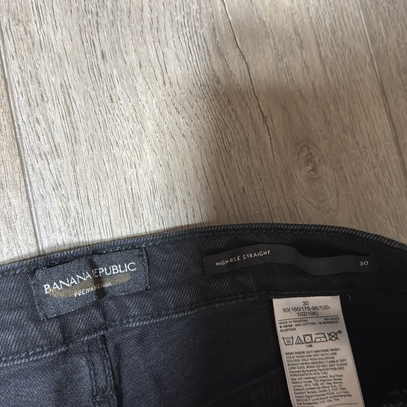 NWT! Banana Republic Black High-Rise Destructed Straight Jeans - Size 30🔹 - Picture 6 of 8